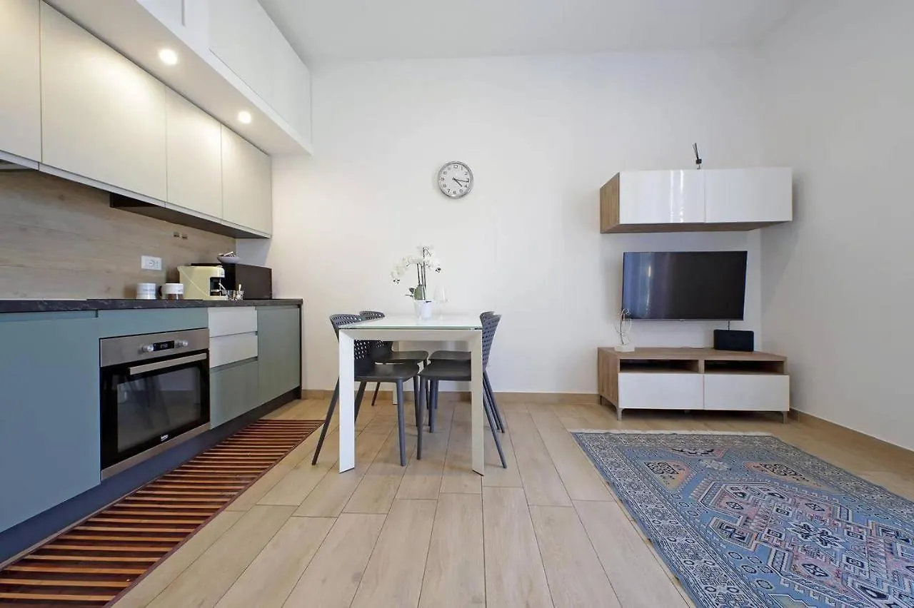 Apartamento A 10 Min Dal Colosseo Dimora Intima E Silenziosa Roma
